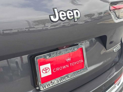 Used 2021 Jeep Grand Cherokee L Overland w/ Luxury Tech Group IV AWD/4WD image 17