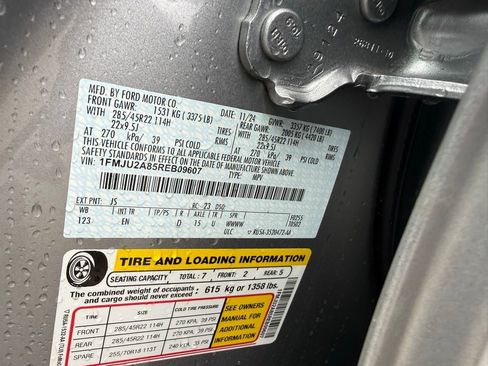 Used 2024 Ford Expedition Limited image 25