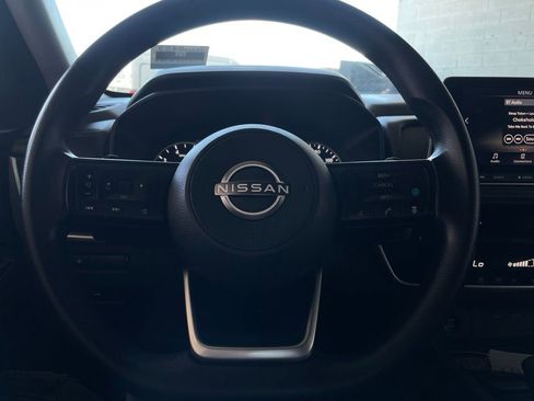 Used 2024 Nissan Rogue SV image 26