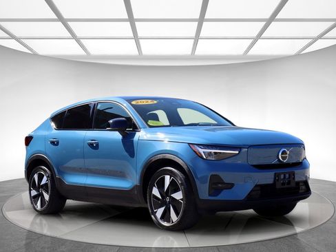 Used 2024 Volvo C40 Recharge Core image 3