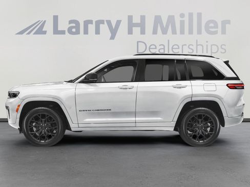 New 2026 Jeep Grand Cherokee Laredo AWD/4WD image 2