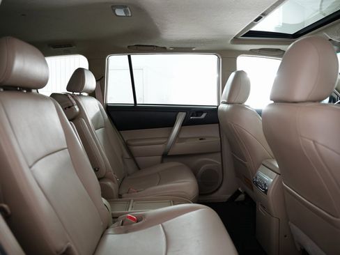 Used 2013 Toyota Highlander SE image 42