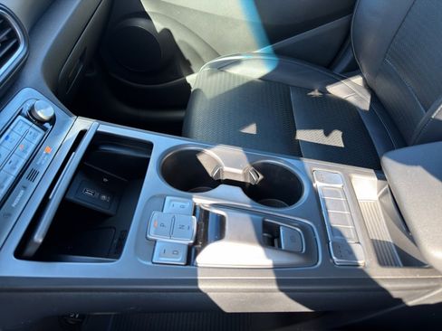 Used 2021 Hyundai Kona Limited image 27