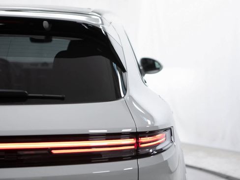 New 2026 Porsche Cayenne GTS image 40