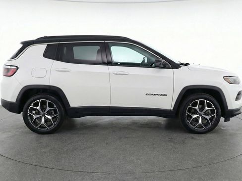 Used 2025 Jeep Compass Limited AWD/4WD image 11