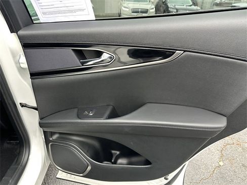 Certified 2022 Lincoln Nautilus Reserve image 40