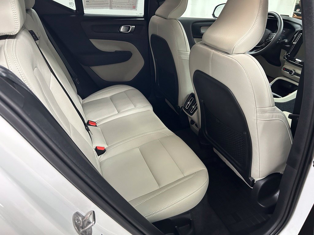 Used 2025 Volvo XC40 B5 Plus AWD/4WD image 14