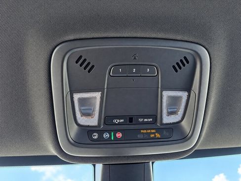 Certified 2023 Chevrolet Traverse LT FWD image 30
