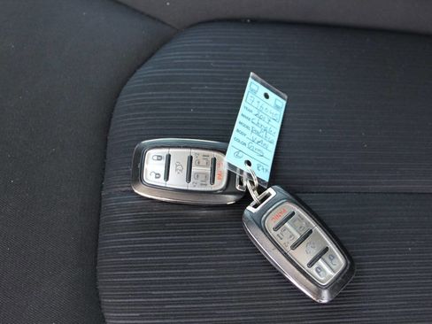 Used 2017 Chrysler Pacifica Touring Plus w/ Tire & Wheel Group image 32