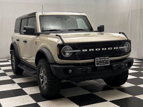 Used 2025 Ford Bronco Badlands AWD/4WD image 2