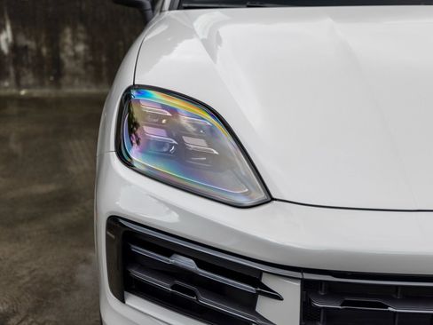 Certified 2025 Porsche Cayenne S image 14