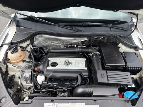 Used 2012 Volkswagen Tiguan SE AWD/4WD image 16