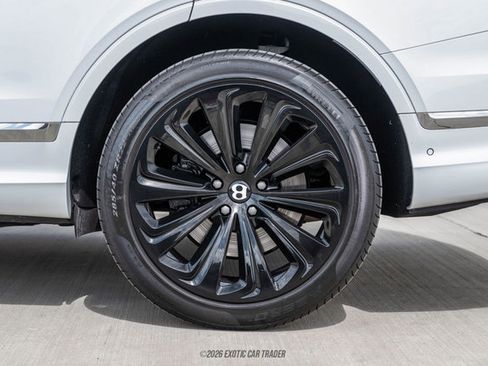 Used 2022 Bentley Bentayga image 46