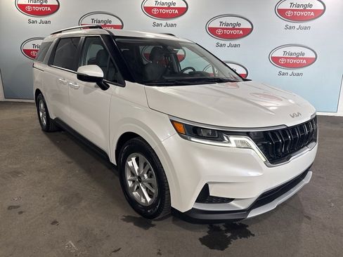 Used 2022 Kia Carnival LX image 3
