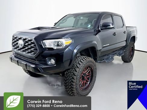 Used 2020 Toyota Tacoma TRD Sport image 3