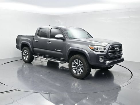 Used 2016 Toyota Tacoma Limited RWD image 2