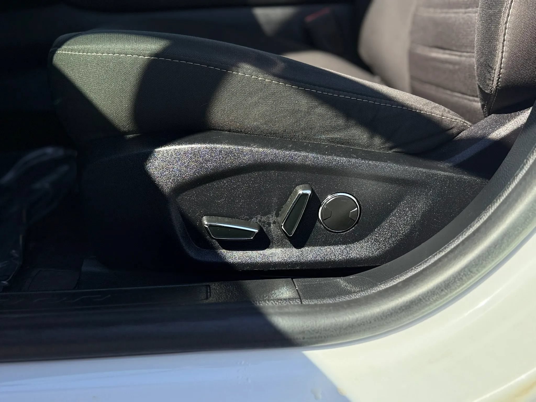 Used 2020 Ford Fusion SE FWD image 28