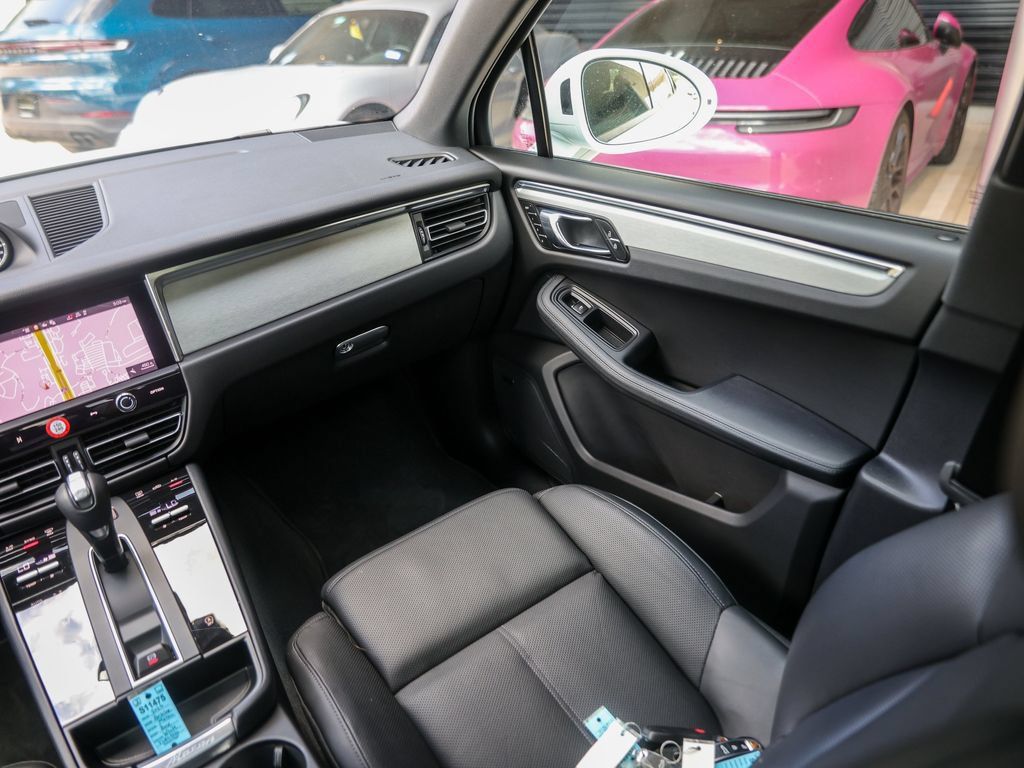 Certified 2026 Porsche Macan AWD/4WD image 35