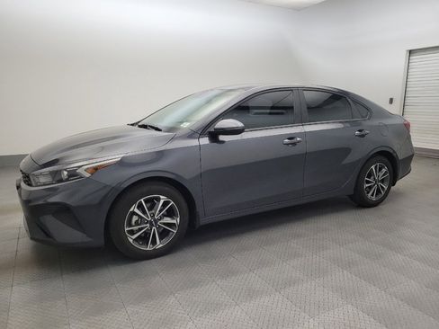 Used 2023 Kia Forte LXS w/ LXS Technology Package image 2