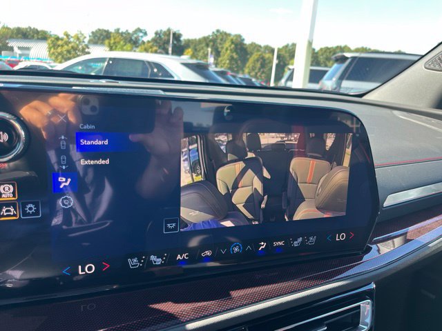 New 2027 Chevrolet Traverse RS w/ LPO, Floor Liner Package FWD image 33