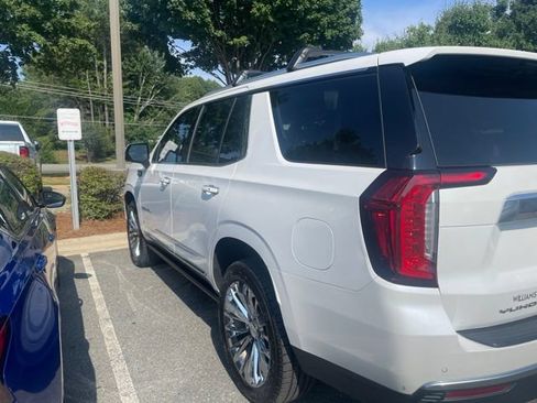 Used 2022 GMC Yukon Denali AWD/4WD image 2