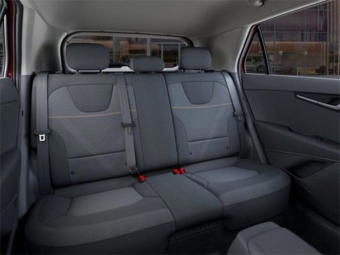 Used 2025 Kia Niro LX image 17