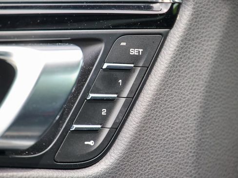 Certified 2026 Porsche Macan AWD/4WD image 7