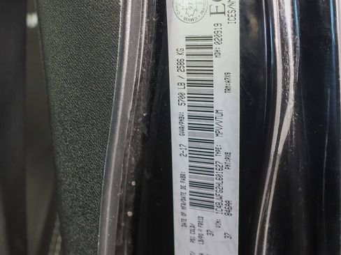 Used 2017 Jeep Wrangler Unlimited Rubicon w/ Connectivity Group AWD/4WD image 37
