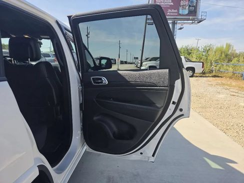 Used 2021 Jeep Grand Cherokee Laredo X AWD/4WD image 18