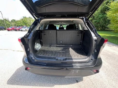 Used 2023 Toyota Highlander XLE AWD/4WD image 10