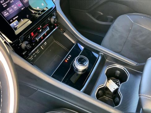 Used 2024 Jeep Grand Cherokee Altitude image 15