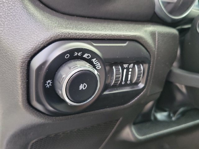 Used 2022 Jeep Wrangler Unlimited Sahara AWD/4WD image 29