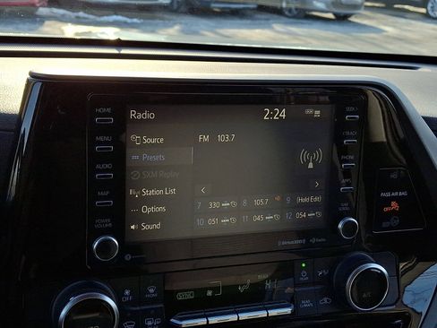 Used 2020 Toyota Highlander LE image 15