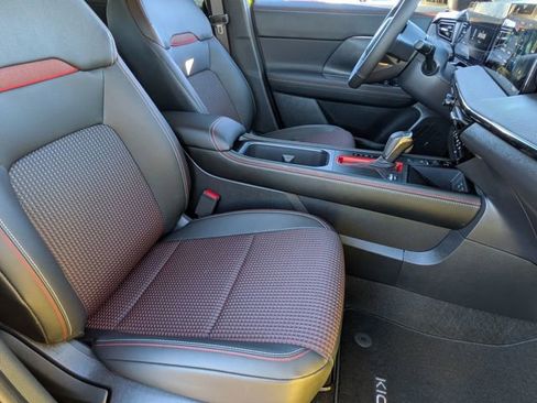 Used 2026 Nissan Kicks SR w/ Illumination Package image 27