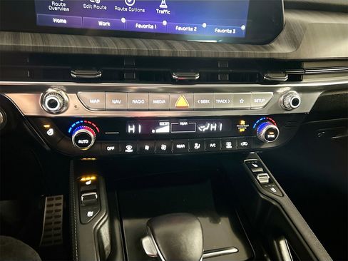 Used 2023 Kia Telluride SX image 16