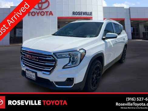 Used 2022 GMC Terrain SLT FWD image 1