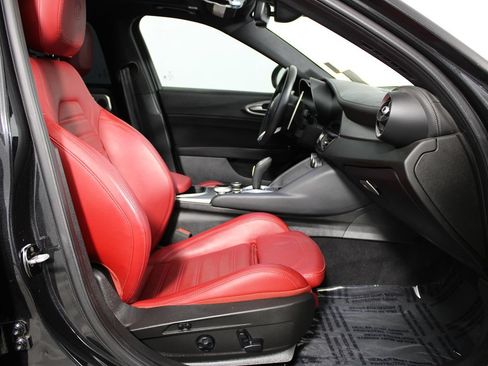 Used 2023 Alfa Romeo Giulia Veloce RWD image 26