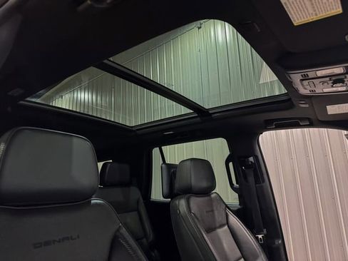 Used 2023 GMC Yukon Denali w/ Advanced Technology Package image 29