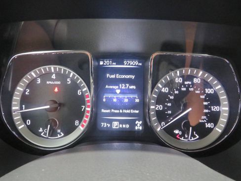 Used 2018 Nissan Titan SV AWD/4WD image 18