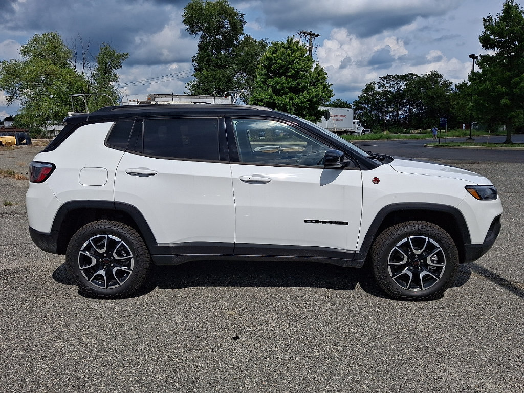 New 2026 Jeep Compass Trailhawk w/ Sun, Sound & Navigation Group AWD/4WD image 9