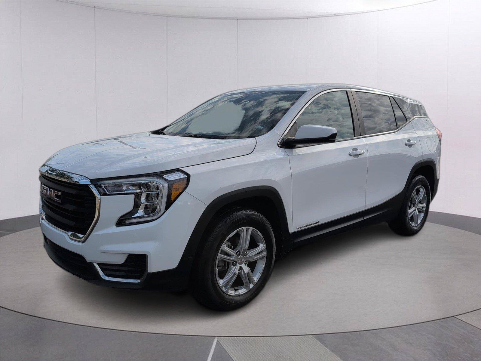 Used 2024 GMC Terrain SLE FWD image 1