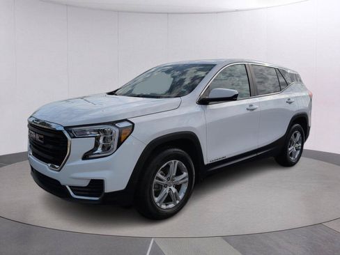 Used 2024 GMC Terrain SLE FWD image 1
