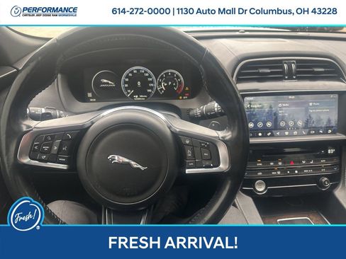 Used 2017 Jaguar F-PACE R-Sport image 26
