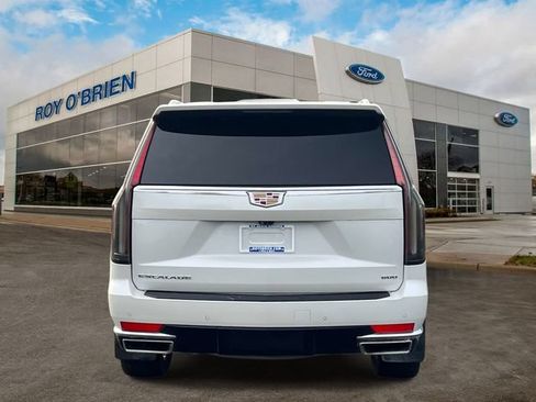 Used 2023 Cadillac Escalade Premium Luxury w/ Performance Package AWD/4WD image 4