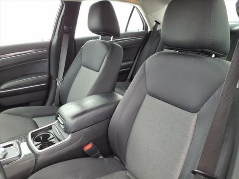 Certified 2018 Chrysler 300 Touring image 10