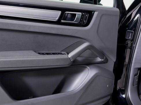 Certified 2023 Porsche Cayenne Coupe image 20