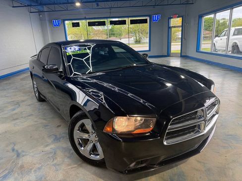 Used 2014 Dodge Charger SXT RWD image 10