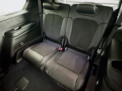 Used 2023 Jeep Grand Cherokee L Laredo image 29