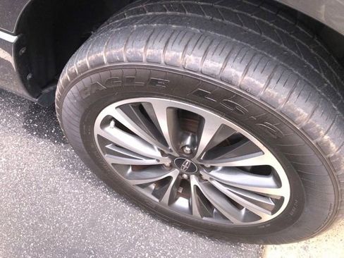 Used 2016 Lincoln Navigator Select RWD image 4