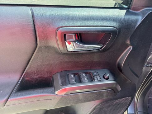 Used 2021 Toyota Tacoma TRD Off-Road w/ Technology Package AWD/4WD image 24